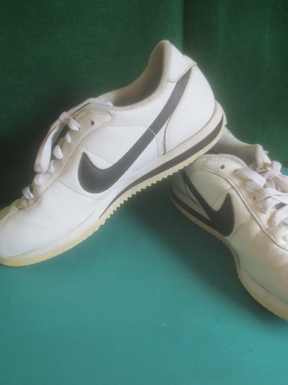 Vintage Retro Old School Classic Nike Cortez Leather Court Sneakers - Size 10.5